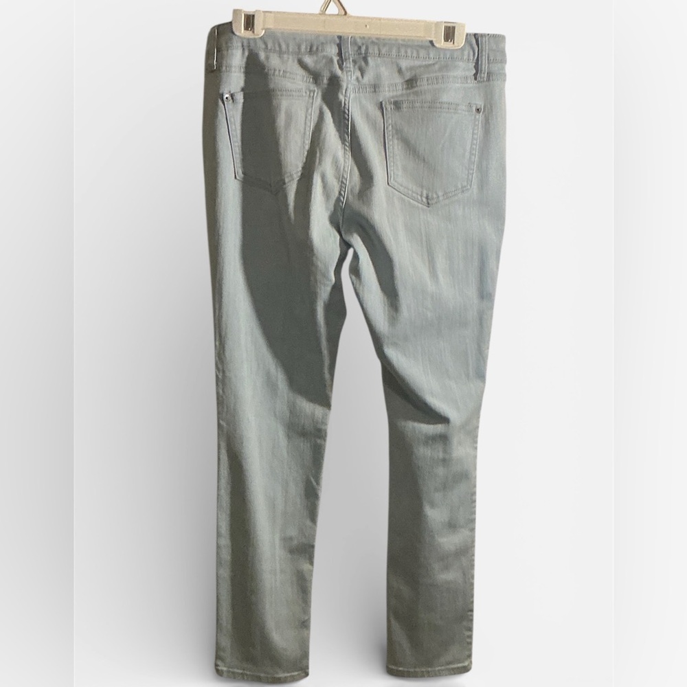 No Boundaries Light Wash Jeans - Picture 2 of 3